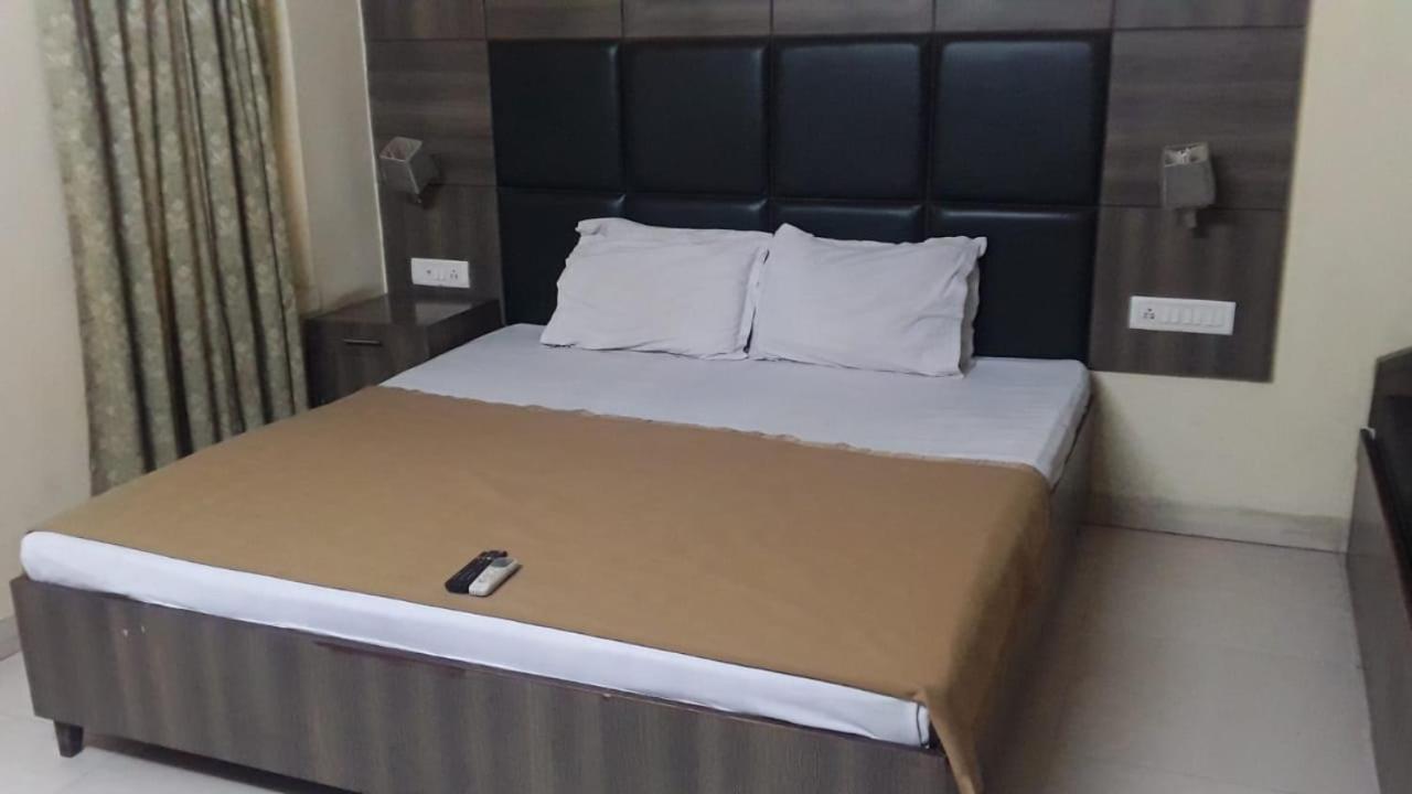 Hotel Shelter Tarapith Buitenkant foto